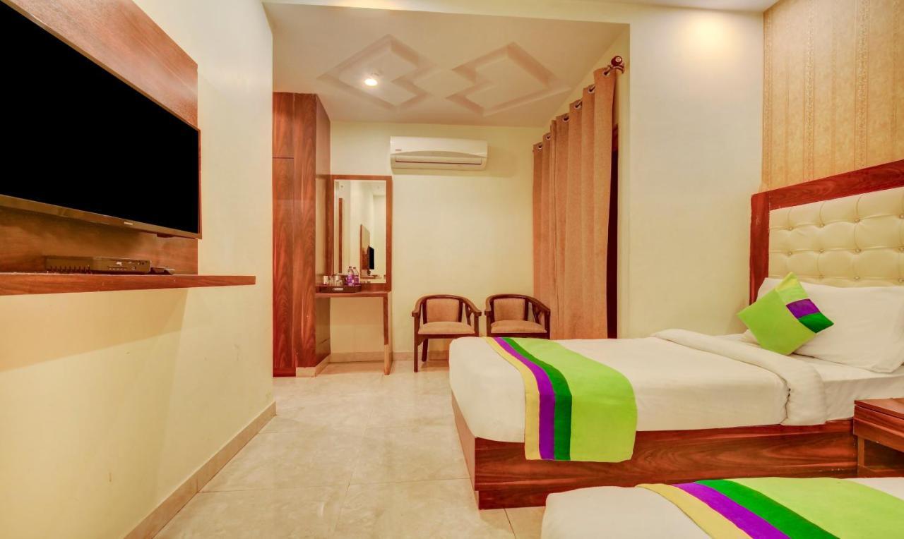 Treebo G K Residency Near Dehradun Railway Station Hotel Екстериор снимка