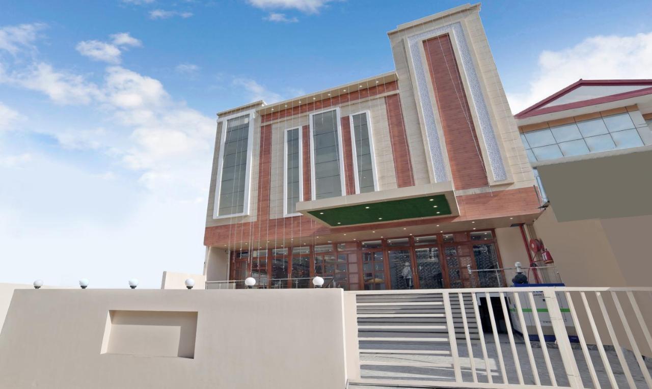Treebo G K Residency Near Dehradun Railway Station Hotel Екстериор снимка