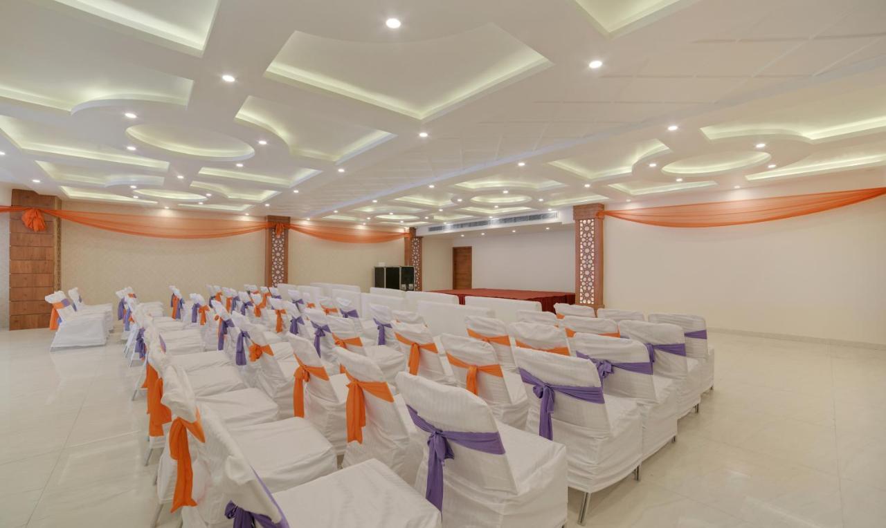 Treebo G K Residency Near Dehradun Railway Station Hotel Екстериор снимка